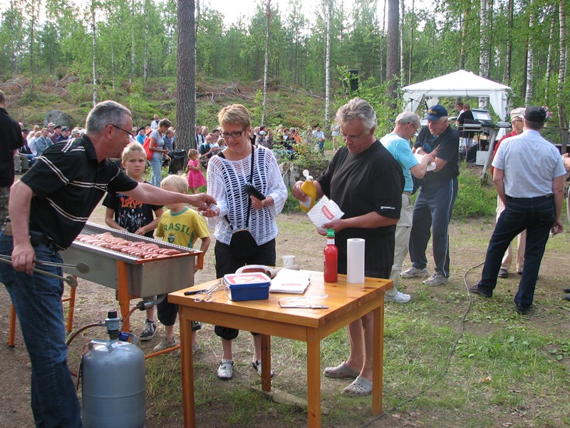 Kesäjuhlat 2012 Makkaranpaistoa 