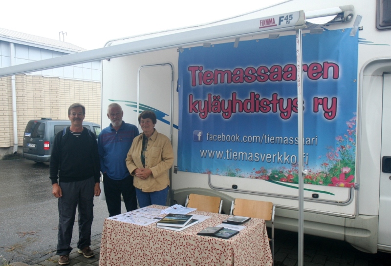 Kylayhdistyksen myynti ja infopaikka Lipposmarkkinoilla