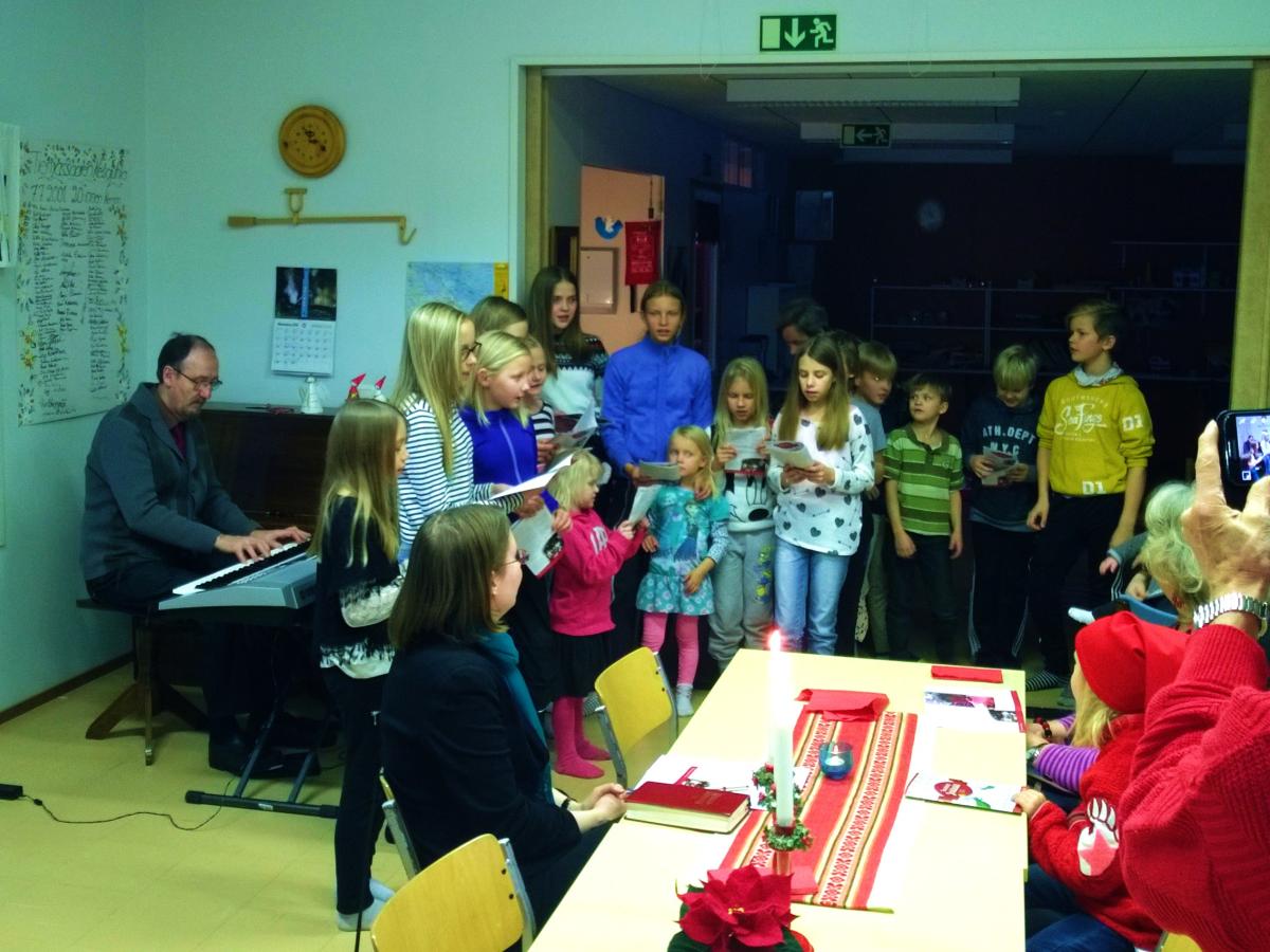 Lapsikuoro Kauneimmissa Joululauluissa