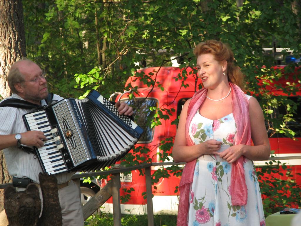 Kesäjuhlat 2019 esiintyjät Tomi Kettunen ja Niina Ahola