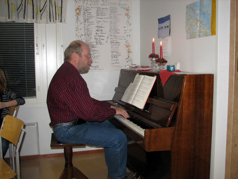 Tomi Kettunen säesti yhteislaulua